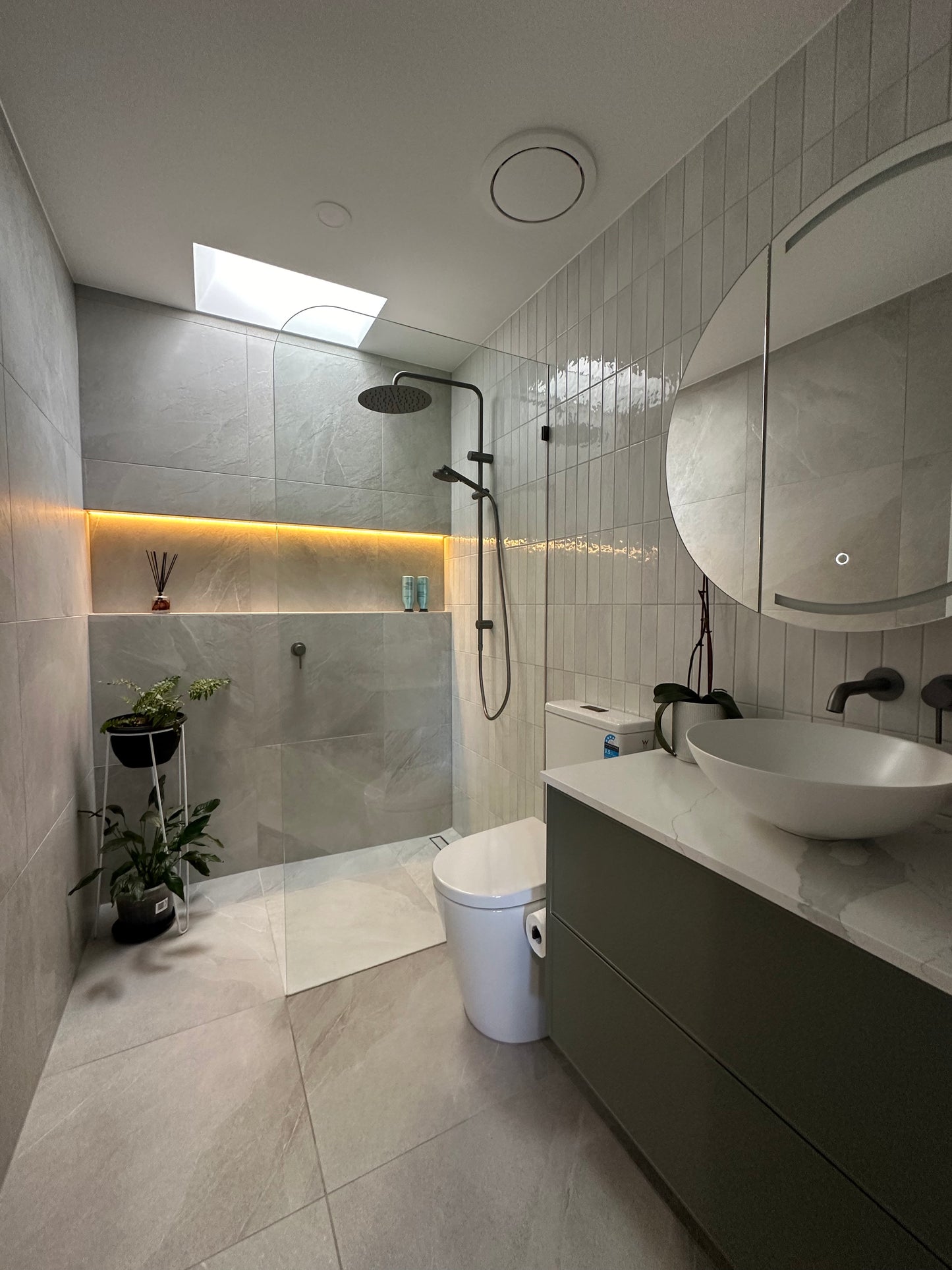 600*600 GREY TILES | ENSUIT BATHROOM